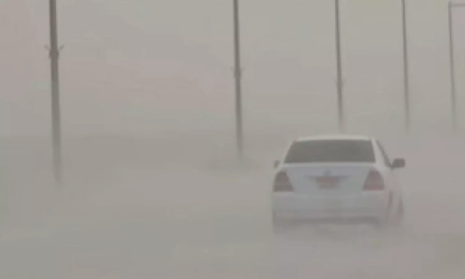 അബൂദബിയിലും അൽഐനിലും മഴ, ആലിപ്പഴ വർഷം