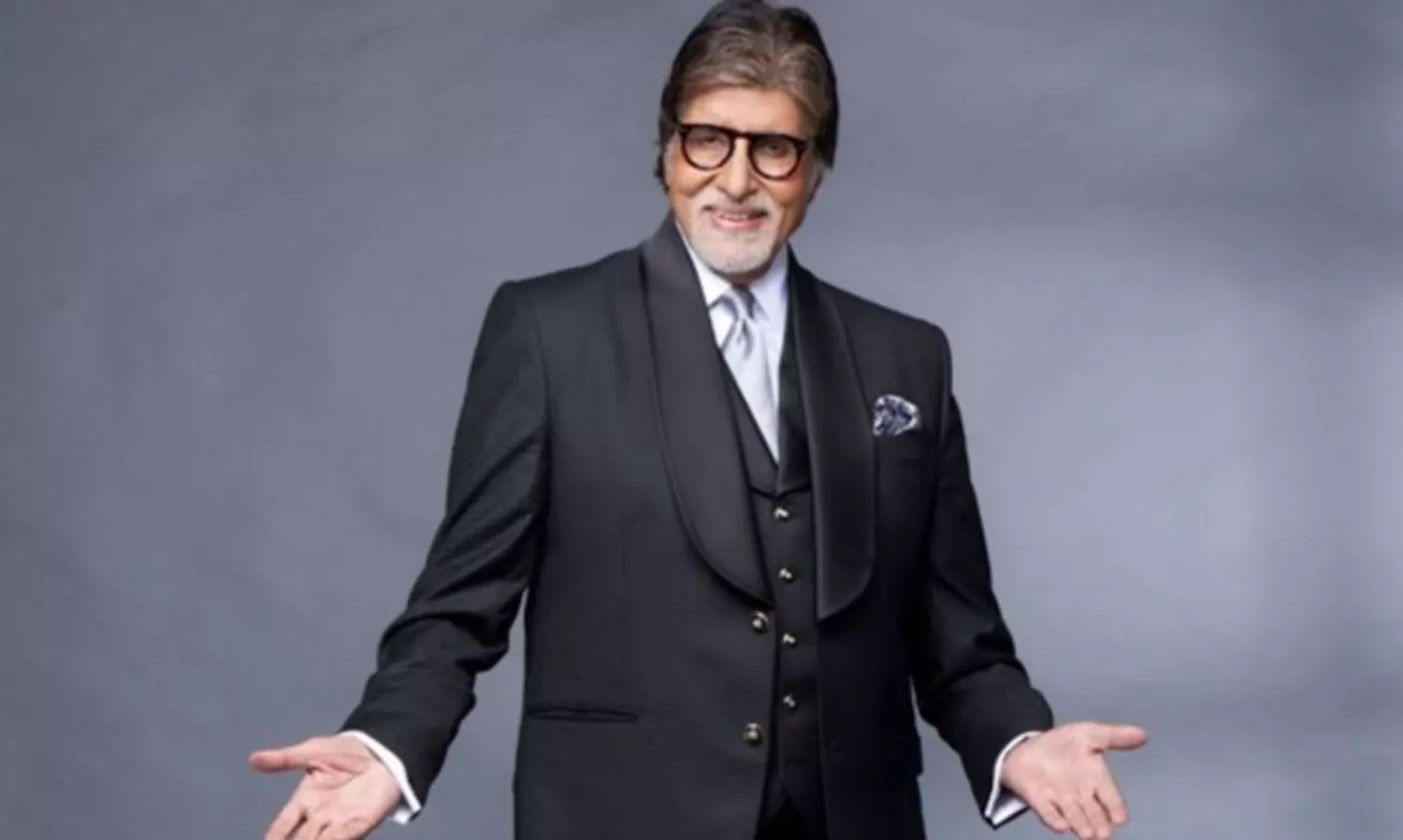 ജംഗിൾ സഫാരിക്കിടയിലെ ആ​ഫ്രിക്കൻ ആനയുമായുള്ള ഭയാനക അനുഭവം പങ്കുവെച്ച് ബിഗ് ബി