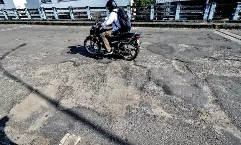 വല്ലാത്തൊരു പാലം... ഇത് പുല്ലേപ്പടി പാലം