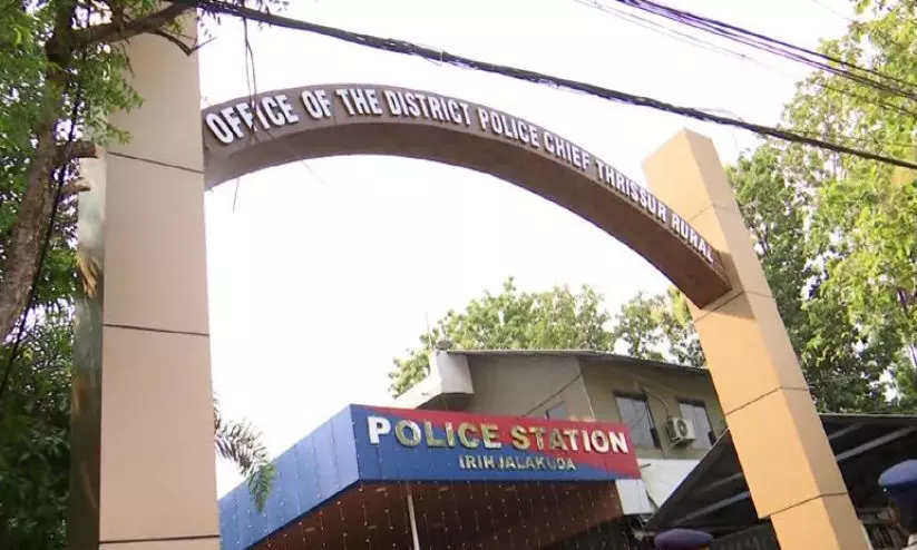 തൃശൂർ റൂറൽ പൊലീസ് കാര്യാലയത്തിൽ 24 മണിക്കൂറും പരാതി പരിഹാര കേന്ദ്രം തൃശൂർ റൂറൽ പൊലീസ് കാര്യാലയത്തിൽ 24 മണിക്കൂറും പരാതി പരിഹാര കേന്ദ്രം