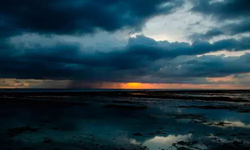 ശ​നി​യാ​ഴ്ച​വ​രെ ഒ​റ്റ​പ്പെ​ട്ട മ​ഴ​ക്ക് സാ​ധ്യ​ത