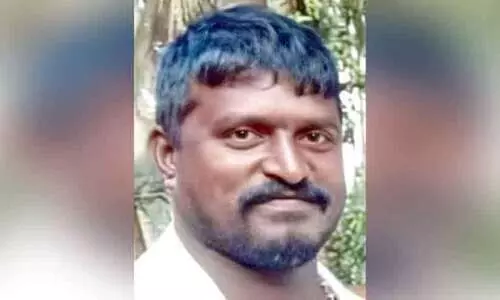 ടാ​ങ്ക​റു​മാ​യി കൂ​ട്ടി​യി​ടി​ച്ച് ബൈ​ക്ക് യാ​ത്രി​ക​ൻ മ​രി​ച്ചു