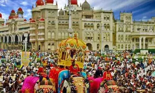 ദ​സ​റ ഗോ​ള്‍ഡ് കാ​ര്‍ഡും ടി​ക്ക​റ്റും വി​ല്‍പ​ന തുടങ്ങി