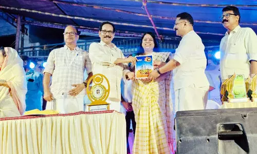 ഇ​ട​പ്പാ​ള​യം പ്ര​വാ​സി കൂ​ട്ടാ​യ്മ​യു​ടെ ‘ഓ​ർ​മ​യി​ലെ ഓ​ണം’ മാ​ഗ​സി​ൻ പ്ര​കാ​ശ​നം ചെ​യ്തു