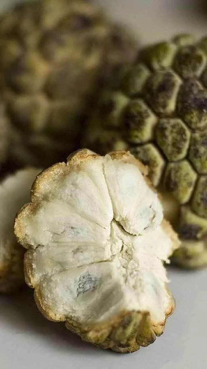 ദിവസവും സീതപ്പഴം കഴിക്കൂ; ഈ ആരോഗ്യ ഗുണങ്ങൾ നിങ്ങളെ​ തേടിയെത്തും