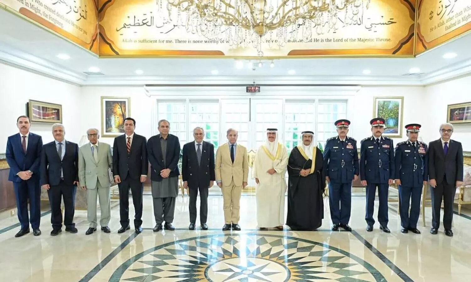 ബഹ്റൈൻ ആഭ്യന്തരമന്ത്രി പാകിസ്താൻ പ്രസിഡന്റും പ്രധാനമന്ത്രിയുമായി കൂടിക്കാഴ്ച നടത്തി