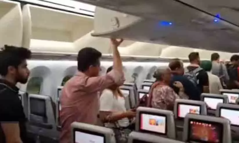 Over 200 passengers deplaned Over 200 passengers deplaned