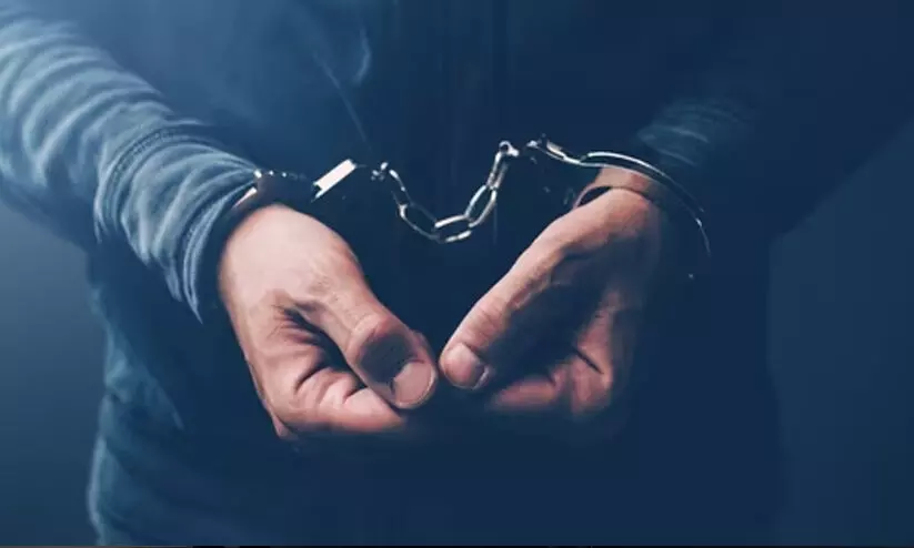 പത്താം ക്ലാസ് വിദ്യാർഥിയെ ഹോസ്റ്റലിൽ സീനിയർ വിദ്യാർഥികൾ ലൈംഗികമായി പീഡിപ്പിച്ചതായി പരാതി; വാർഡൻ അറസ്റ്റിൽ പത്താം ക്ലാസ് വിദ്യാർഥിയെ ഹോസ്റ്റലിൽ സീനിയർ വിദ്യാർഥികൾ ലൈംഗികമായി പീഡിപ്പിച്ചതായി പരാതി; വാർഡൻ അറസ്റ്റിൽ