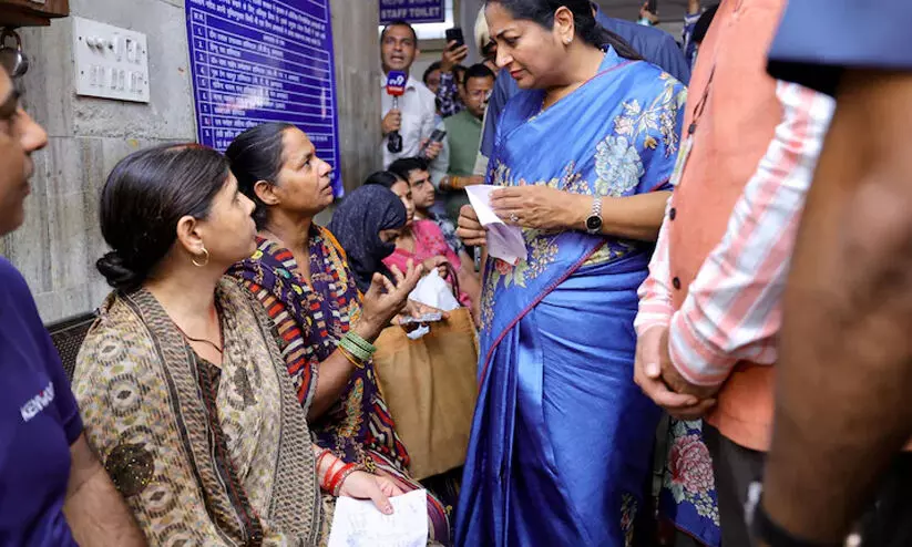 ഡൽഹി മാനസികാരോഗ്യ പഠനകേന്ദ്രത്തിൽ മുഖ്യമന്ത്രിയുടെ മിന്നൽ പരിശോധന; 13 വർഷത്തിലേറെയായി എം.ആർ.ഐ, സി.ടി മെഷീനുകളില്ല