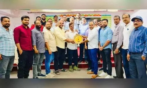 ഹു​സൈ​ന് കെ.​കെ.​എം.​എ യാ​ത്ര​യ​യ​പ്പ് ന​ൽ​കി