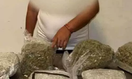 മ​സ്‌​ക​ത്ത് വി​മാ​ന​ത്താ​വ​ളം വ​ഴി ക​ഞ്ചാ​വ് ക​ട​ത്ത്; ര​ണ്ട് വ​നി​താ യാ​ത്രി​ക​ർ പി​ടി​യി​ൽ