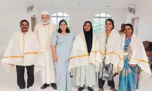 അ​ക​ക്ക​ണ്ണി​ന്റെ ദീ​പ്തി​യി​ൽ അ​ഭി​മാ​ന​ത്തോ​ടെ ഇ​വ​ർ