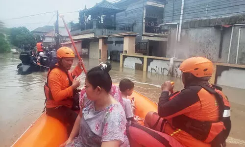 ഇന്തോനേഷ്യയിൽ പേമാരിയും പ്രളവും:15 മരണം; 10 പേരെ കാണാതായി
