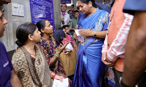 ഡൽഹി മാനസികാരോഗ്യ പഠനകേന്ദ്രത്തിൽ മുഖ്യമന്ത്രിയുടെ മിന്നൽ പരിശോധന; 13 വർഷത്തിലേറെയായി എം.ആർ.ഐ, സി.ടി മെഷീനുകളില്ല