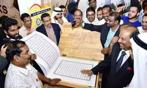 ഗിന്നസ് റെക്കോഡിട്ട ഖുർആൻ കാലിഗ്രാഫി തട്ടിയെടുത്തതായി പരാതി ഗിന്നസ് റെക്കോഡിട്ട ഖുർആൻ കാലിഗ്രാഫി തട്ടിയെടുത്തതായി പരാതി