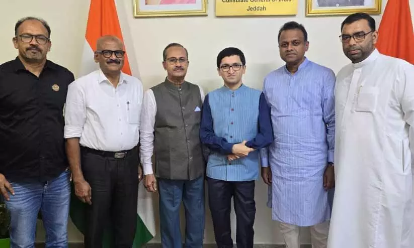 ജിദ്ദ ഇന്ത്യൻ കോൺസുൽ ജനറലുമായി കൂടിക്കാഴ്ച നടത്തി ജിദ്ദ ഇന്ത്യൻ കോൺസുൽ ജനറലുമായി കൂടിക്കാഴ്ച നടത്തി
