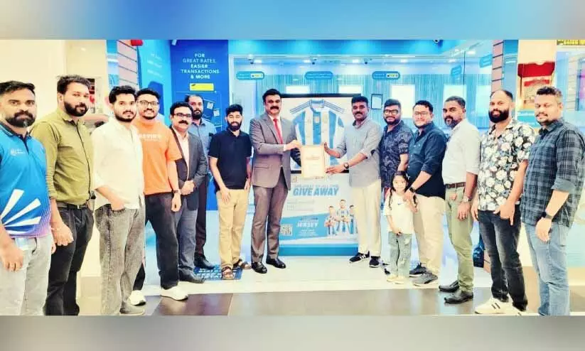 ക​നോ​ലി നി​ല​മ്പൂ​ർ കൂ​ട്ടാ​യ്മ​ക്ക് ലു​ലു ഇ​ന്റ​ർ​നാ​ഷ​ന​ൽ എ​ക്സ്ചേ​ഞ്ച് ബ​ഹ്‌​റൈ​ന്റെ ആ​ദ​ര​വ്