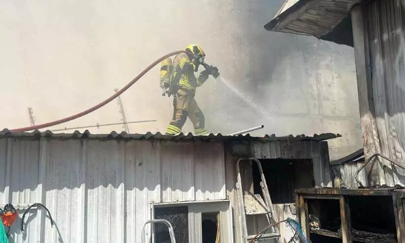 ബോട്ട് റിപ്പയർ വർക്ക്‌ഷോപ്പിൽ തീ പിടിച്ചു