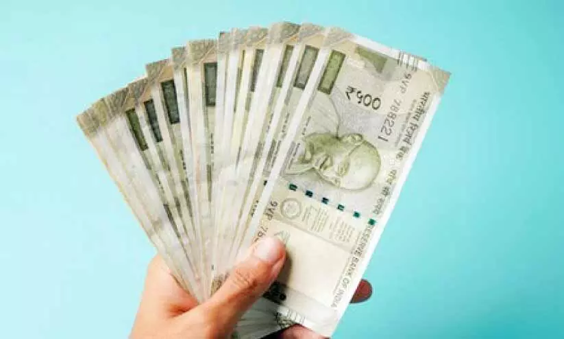 രൂ​പ​യു​ടെ മൂ​ല്യം വീ​ണ്ടും ഇ​ടി​ഞ്ഞു, വി​നി​മ​യ​നി​ര​ക്ക് പു​തി​യ ഉ​യ​ര​ത്തി​ൽ