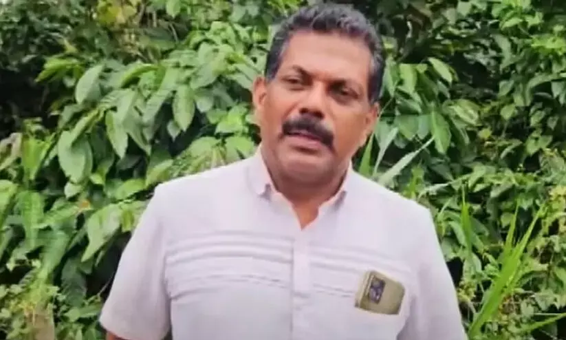 കോൺഗ്രസിലെ ഗ്രൂപ്പുപോര്; വയനാട്ടില് മുള്ളന്കൊല്ലി പഞ്ചായത്തംഗം ആത്മഹത്യചെയ്തു കോൺഗ്രസിലെ ഗ്രൂപ്പുപോര്; വയനാട്ടില് മുള്ളന്കൊല്ലി പഞ്ചായത്തംഗം ആത്മഹത്യചെയ്തു