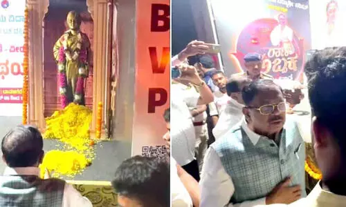 കോ​ൺ​ഗ്ര​സി​നെ പ്ര​തി​രോ​ധ​ത്തി​ലാ​ക്കി ആ​ഭ്യ​ന്ത​ര മ​ന്ത്രി എ.​ബി.​വി.​പി ച​ട​ങ്ങി​ൽ