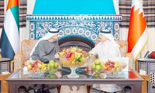 ഖ​ത്ത​റി​ന് നേ​രെ​യു​ണ്ടാ​യ ഇ​സ്രാ​യേ​ൽ ആ​ക്ര​മ​ണം; ഹ​മ​ദ് രാ​ജാ​വും യു.​എ.​ഇ പ്ര​സി​ഡ​ന്‍റും ബ​ഹ്റൈ​നി​ൽ കൂ​ടി​ക്കാ​ഴ്ച ന​ട​ത്തി