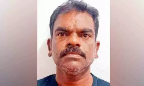 കൂടുതല്‍ മദ്യം നല്‍കിയില്ല; കൊലക്കേസ് പ്രതി സുഹൃത്തിനെ കുത്തിപ്പരിക്കേൽപിച്ചു