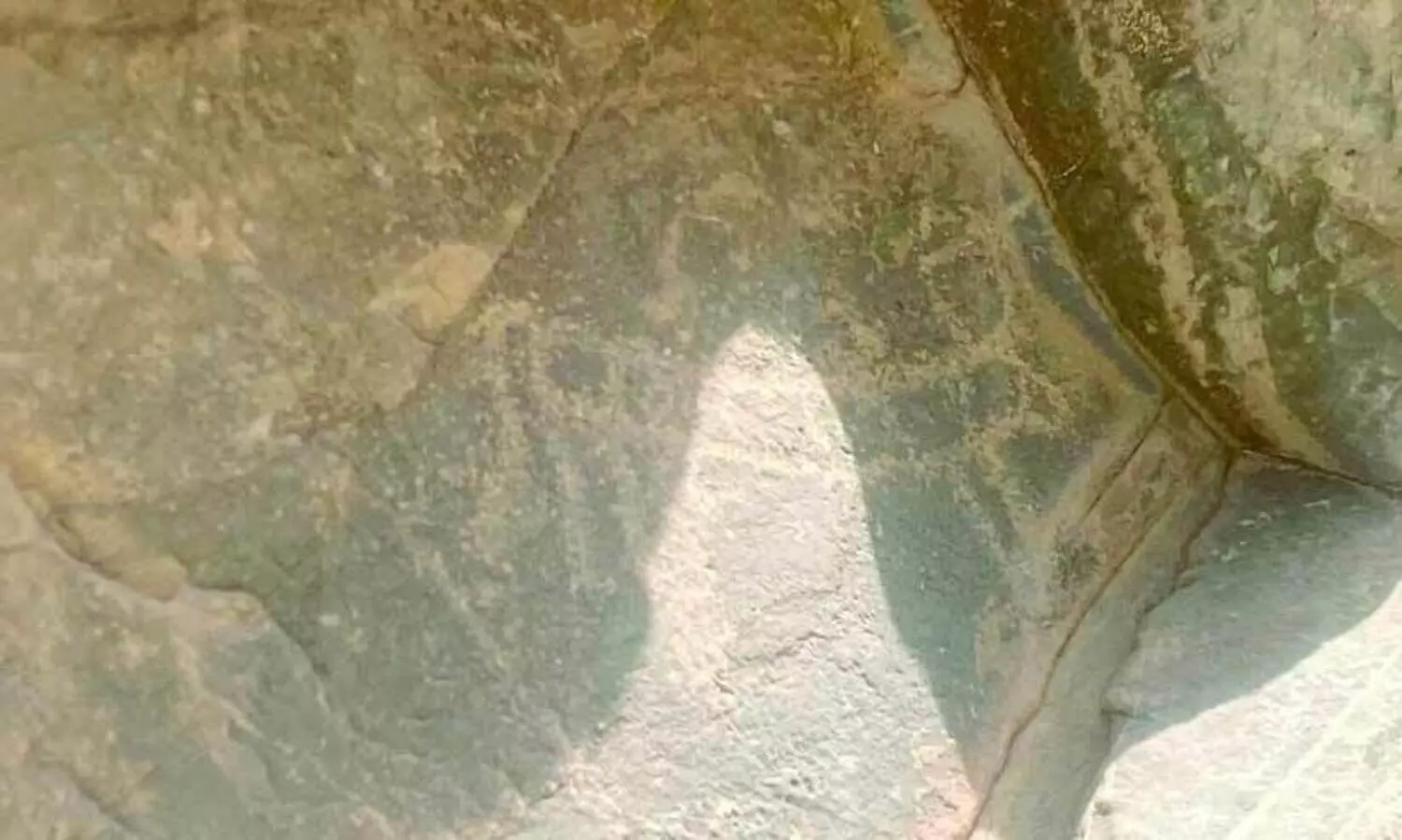 സു​ഹാ​റി​ൽ അ​പൂ​ർ​വ ശി​ലാ​ചി​ത്ര​ങ്ങ​ളും കൊ​ത്തു​പ​ണി​ക​ളും ക​ണ്ടെ​ത്തി