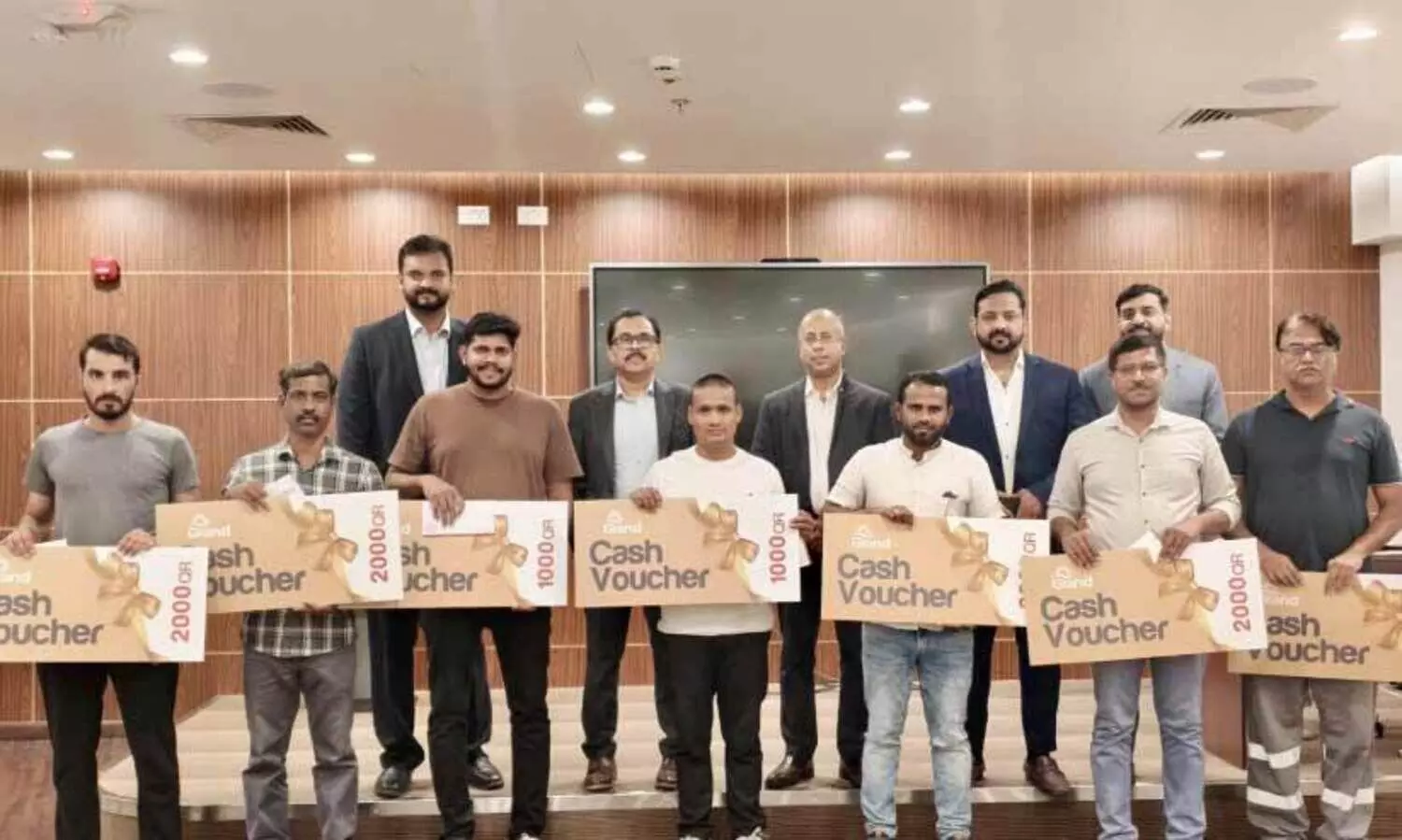 ഗ്രാ​ൻ​ഡ് മാ​ൾ ഹൈ​പ്പ​ർ​മാ​ർ​ക്ക​റ്റ് ‘ജാ​ക്പോ​ർ​ട്ട് ജേ​ണി’ വി​ജ​യി​ക​ൾ​ക്ക് കാ​ഷ് പ്രൈ​സ് വി​ത​ര​ണം ചെ​യ്തു