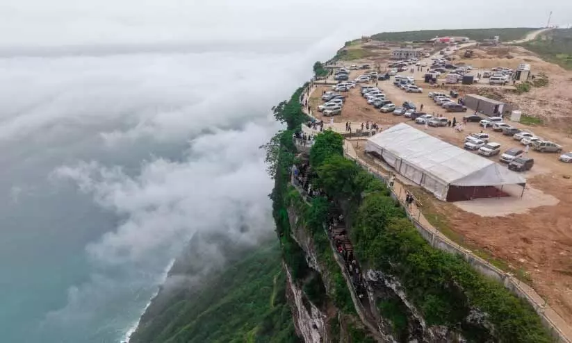 10 ലക്ഷത്തിലധികം സന്ദർശകർ; ‘ലോക’ഹിറ്റിലേക്ക് ഖരീഫ് 10 ലക്ഷത്തിലധികം സന്ദർശകർ; ‘ലോക’ഹിറ്റിലേക്ക് ഖരീഫ്