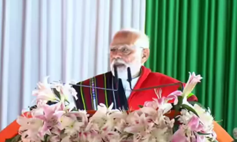 അക്രമം മണിപ്പൂരിനെ വിഴുങ്ങി, പുരോഗതിക്ക് സമാധാനം വേണം മണിപ്പൂരിൽ മോദി; പ്രഹസനമെന്ന് ഖാർഗെ