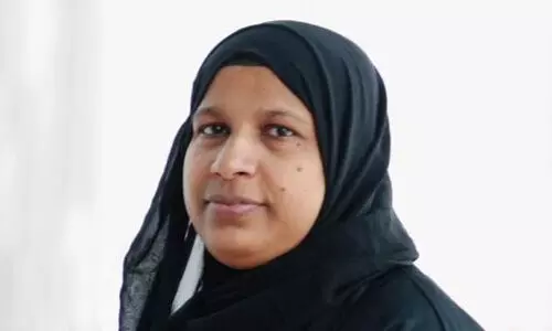 നായ കുറുകെചാടി; മകനൊപ്പം ബൈക്കിൽ സഞ്ചരിക്കുകയായിരുന്ന സ്ത്രീ റോഡിലേക്ക് തെറിച്ചുവീണ് മരിച്ചു