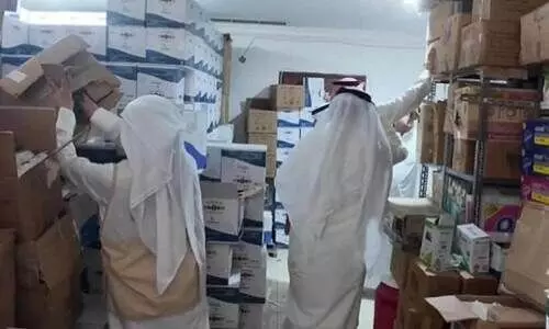 വാ​ട​ക വീ​ട്ടി​ൽ അ​ന​ധി​കൃ​ത ഭ​ക്ഷ്യ നി​ർ​മാ​ണം; ര​ണ്ട് പ്ര​വാ​സി​ക​ൾ അ​റ​സ്റ്റി​ൽ