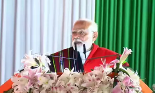 അക്രമം മണിപ്പൂരിനെ വിഴുങ്ങി, പുരോഗതിക്ക് സമാധാനം വേണം മണിപ്പൂരിൽ മോദി; പ്രഹസനമെന്ന് ഖാർഗെ