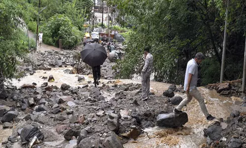 ഹിമാചലിൽ വീണ്ടും മേഘവിസ്ഫോടനം: വാഹനങ്ങൾ മണ്ണിനടിയിലായി; ആളപായമില്ല ഹിമാചലിൽ വീണ്ടും മേഘവിസ്ഫോടനം: വാഹനങ്ങൾ മണ്ണിനടിയിലായി; ആളപായമില്ല