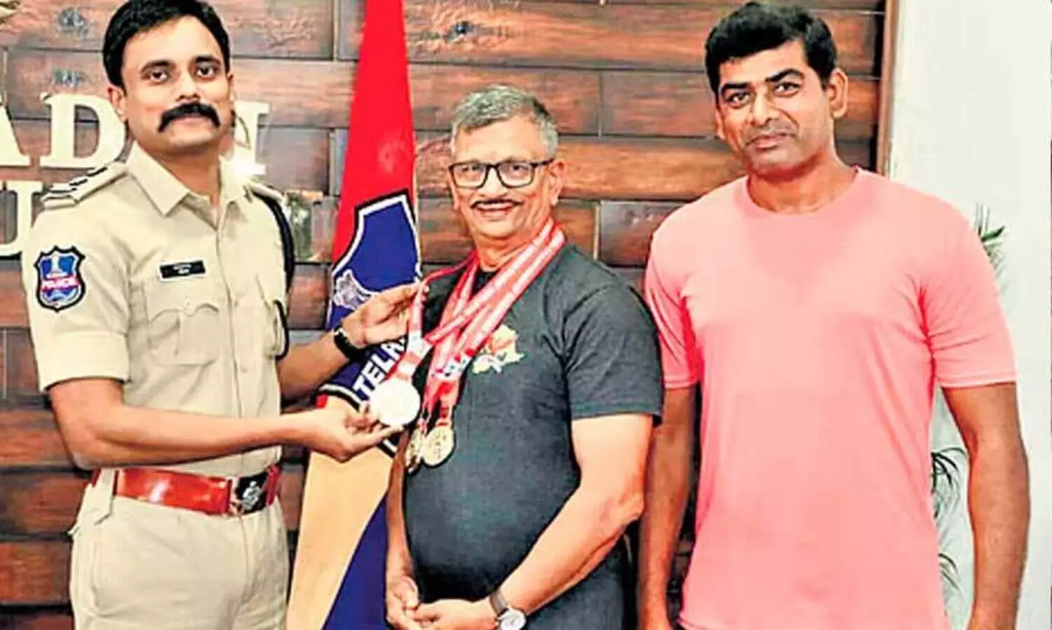 73 വ​യ​സ്സ്, ഹൃ​ദ​യ ശ​സ്ത്ര​ക്രി​യ, ഭാ​രോ​ദ്വ​ഹ​ന​ത്തി​ൽ നാ​ല് സ്വ​ർ​ണം