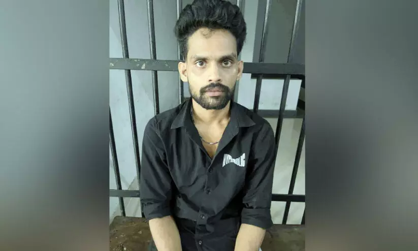 വീട്ടിൽ വിൽപനക്ക് സൂക്ഷിച്ച കഞ്ചാവ് ശേഖരം പിടികൂടി; ഒരാൾ അറസ്റ്റിൽ