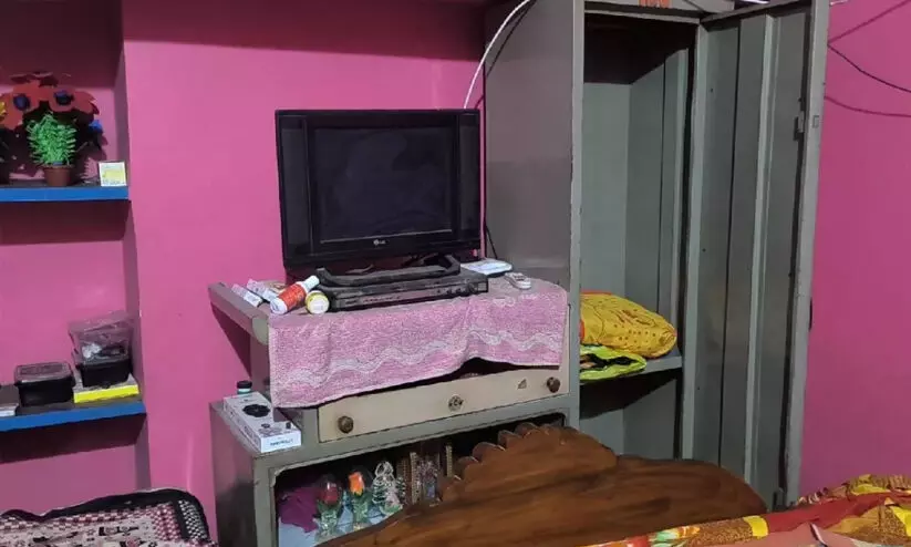 Police officer,Money stolen,Jewelry stolen,House robbery,Fake cop,Burglary,ജാർഖണ്ഡ്, മോഷണം,