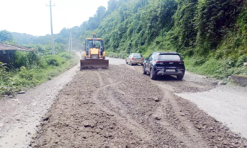 മാക്കൂട്ടം ചുരം റോഡ് നവീകരണം തുടങ്ങി മാക്കൂട്ടം ചുരം റോഡ് നവീകരണം തുടങ്ങി