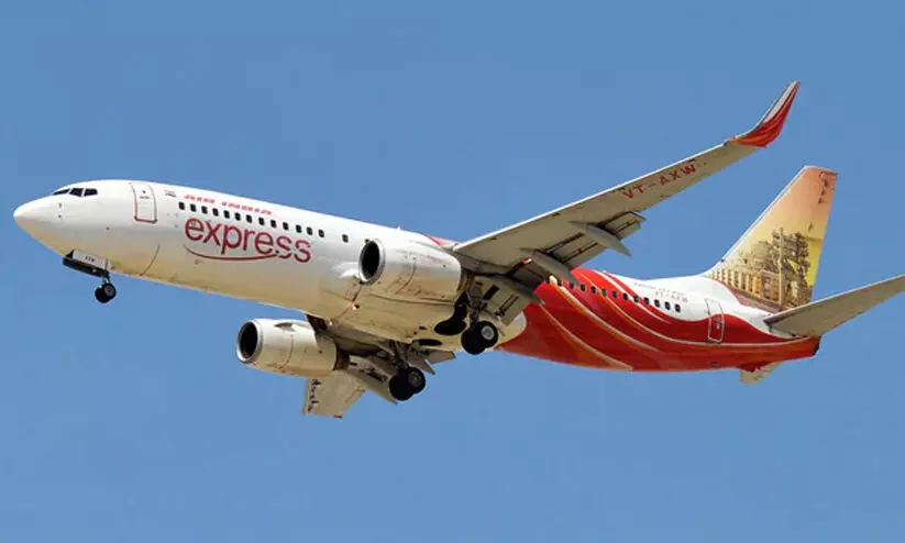 കണ്ണൂരിൽ ടേക് ഓഫിനിടെ വിമാനത്തിൽ പക്ഷിയിടിച്ചു; എയർ ഇന്ത്യ എക്സ്പ്രസ് തിരിച്ചിറക്കി