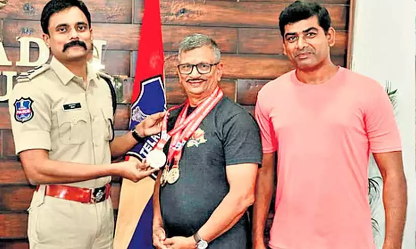 73 വ​യ​സ്സ്, ഹൃ​ദ​യ ശ​സ്ത്ര​ക്രി​യ, ഭാ​രോ​ദ്വ​ഹ​ന​ത്തി​ൽ നാ​ല് സ്വ​ർ​ണം