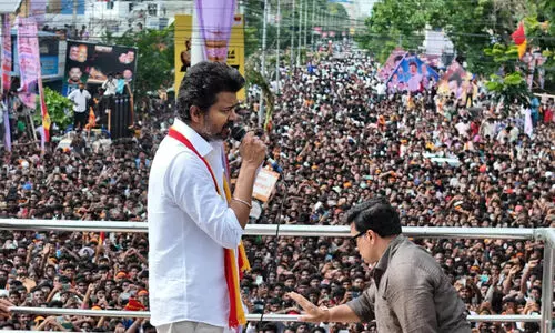 ഡി.എം.കെക്കെതിരെ വിജയ്