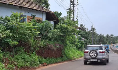 നടപ്പാത നിർമാണം; കല്ലങ്കൈയിൽ സ്കൂൾ കെട്ടിടം തകർച്ചഭീഷണിയിൽ