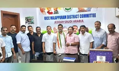 അ​ഷ്‌​റ​ഫ്‌ പോ​രൂ​രി​ന്‌ ഒ.​ഐ.​സി.​സി സ്വീ​ക​ര​ണം ന​ൽ​കി