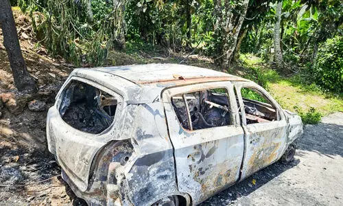 വാഹനങ്ങളിലെ തീപിടിത്തം; ജാഗ്രത വേണം; പ​ല​രും ര​ക്ഷ​പ്പെ​ട്ട​ത്​ ത​ല​നാ​രി​ഴ​ക്ക്​