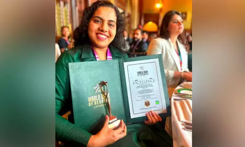 ലണ്ടനിൽ ആദരം ഏറ്റുവാങ്ങി മേയർ