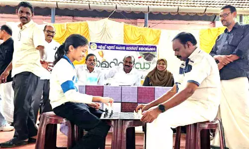 എം.എൽ.എക്ക്​ ‘ചെക്ക്​’ വെച്ച്​ സഹോദരിമാർ