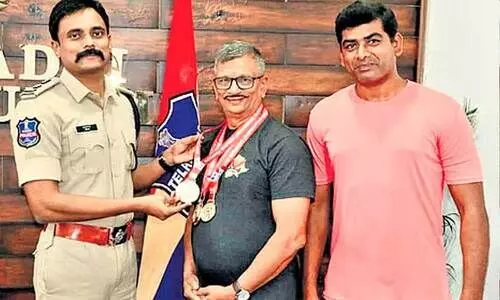 73 വ​യ​സ്സ്, ഹൃ​ദ​യ ശ​സ്ത്ര​ക്രി​യ, ഭാ​രോ​ദ്വ​ഹ​ന​ത്തി​ൽ നാ​ല് സ്വ​ർ​ണം