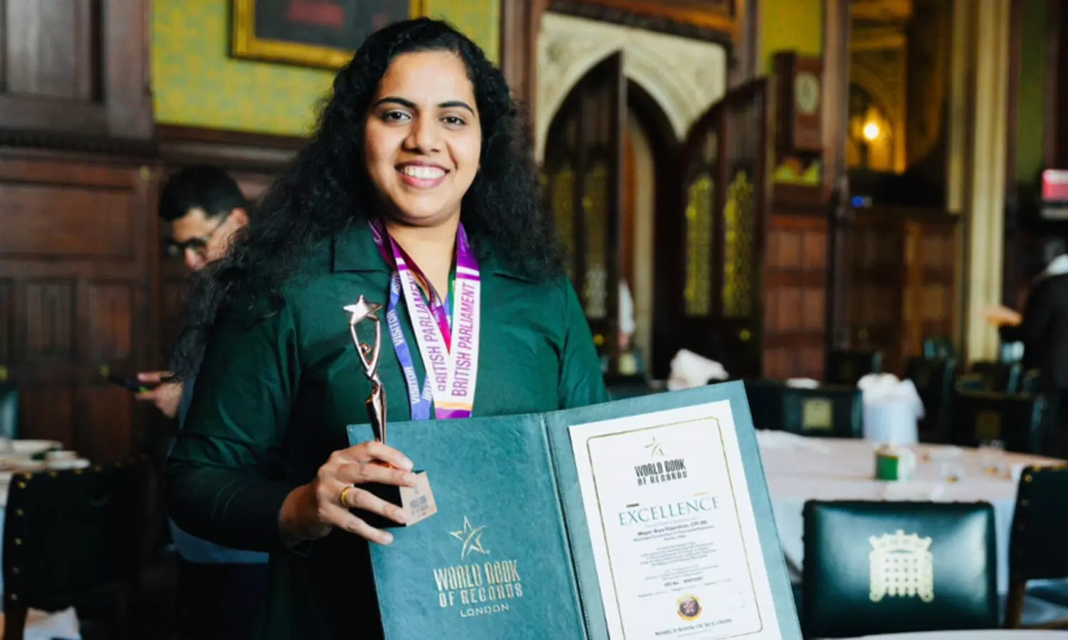 ‘യാത്ര കോ​ർ​പ​റേ​ഷ​ൻ ചെ​ല​വി​ൽ, പുരസ്‌കാരം ഫീ​സ്​ കൊ​ടു​ത്തു ​വാ​ങ്ങു​ന്നതെ​ന്ന്’; മേയർ ആ​ര്യ രാ​ജേ​ന്ദ്ര​ന്‍ വിവാദത്തിൽ