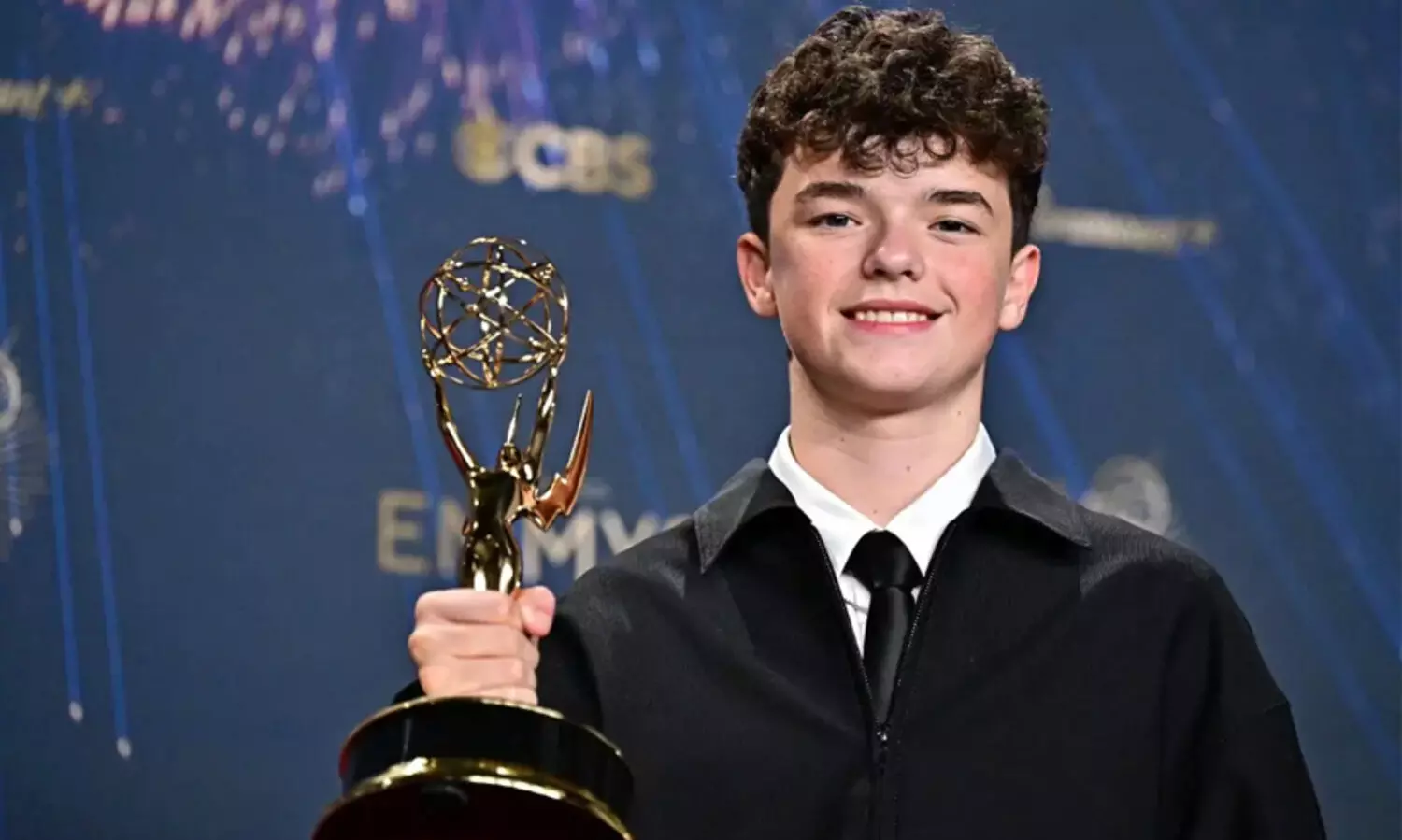 ഫുട്ബോൾ സ്വപ്നം ഉപേക്ഷിച്ച് സിനിമയിലേക്ക്,  15-ാം വയസിൽ എമ്മി പുരസ്കാരം; ചരിത്ര നേട്ടവുമായി അഡോളസെൻസ് താരം ഓവൻ കൂപ്പർ